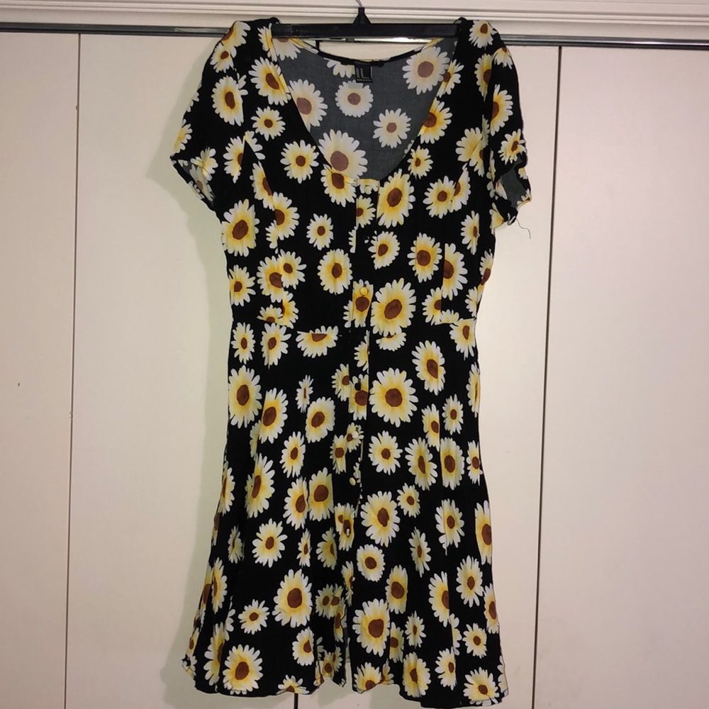 Forever 21 Sunflower Button Up Dress Size M